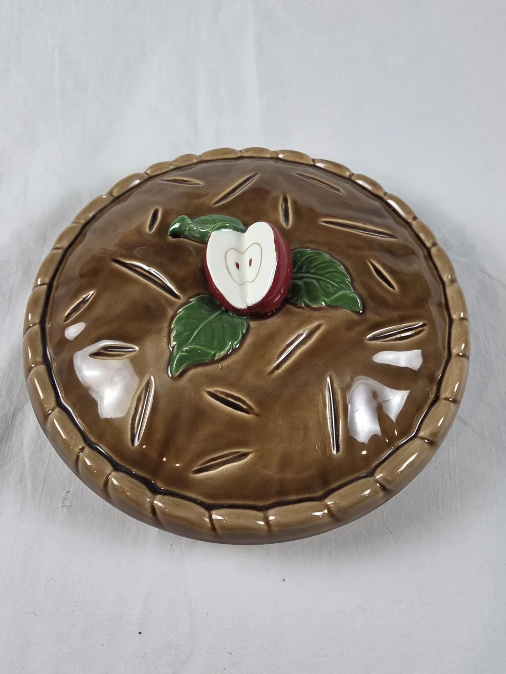 Mid-Century Lidded Ceramic Apple 10.5" Pie Dish Made in Japan - Picture 2 of 8